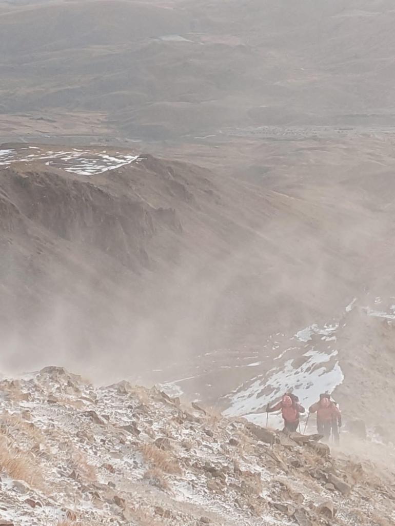 JAK ekiplerinden Cumhuriyetin 100üncü yılı için zirve tırmanışı