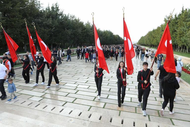 Bahçeşehir Kolejinden 5 bin kişiyle Ataya 100üncü yıl ziyareti