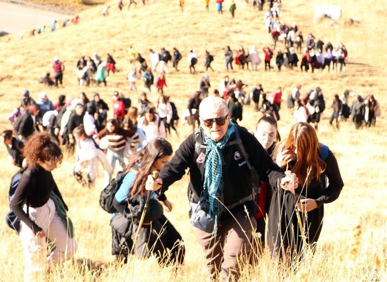 Öğrencilerden Palandökene Cumhuriyet tırmanışı