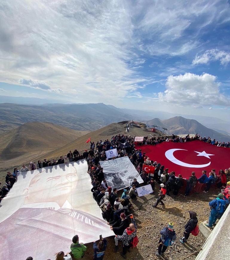 Öğrencilerden Palandökene Cumhuriyet tırmanışı