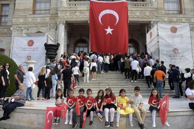 Cumhuriyet’in 100’üncü yılında Dolmabahçe Sarayı’na ziyaretçi akını