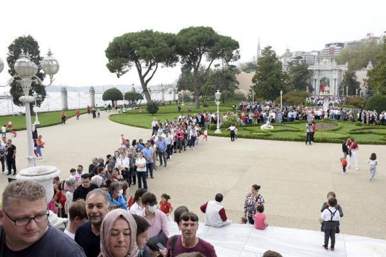Cumhuriyet’in 100’üncü yılında Dolmabahçe Sarayı’na ziyaretçi akını