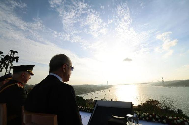 Boğazdan geçen 100 gemi Cumhurbaşkanı Erdoğana çimariva selamında bulundu