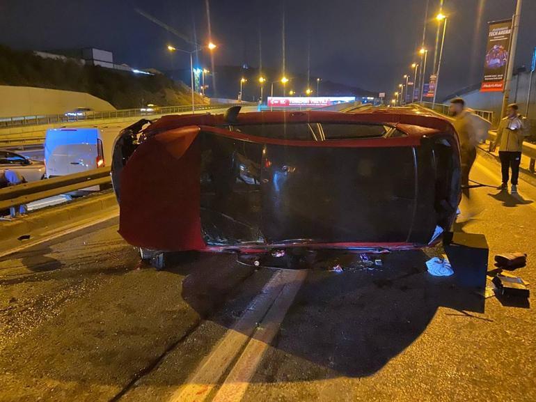 Ümraniye Şile Otoyolunda iki otomobil çarpıştı: 4 yaralı