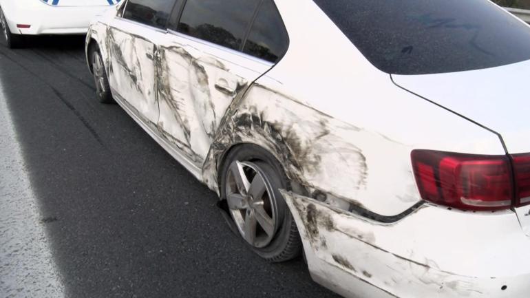 TEM Otoyolunda beton boru taşıyan TIR kaza yaptı facia ucuz atlatıldı