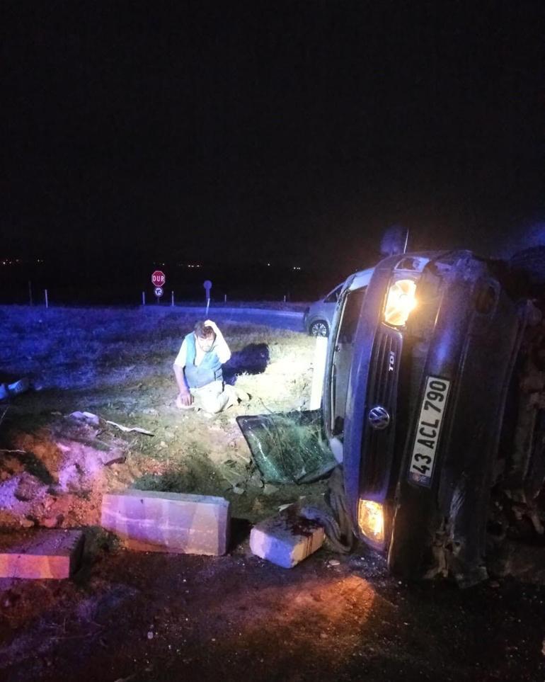 Takipteki minibüs polis araçlarına çarpıp takla attı: 6sı polis 9 yaralı