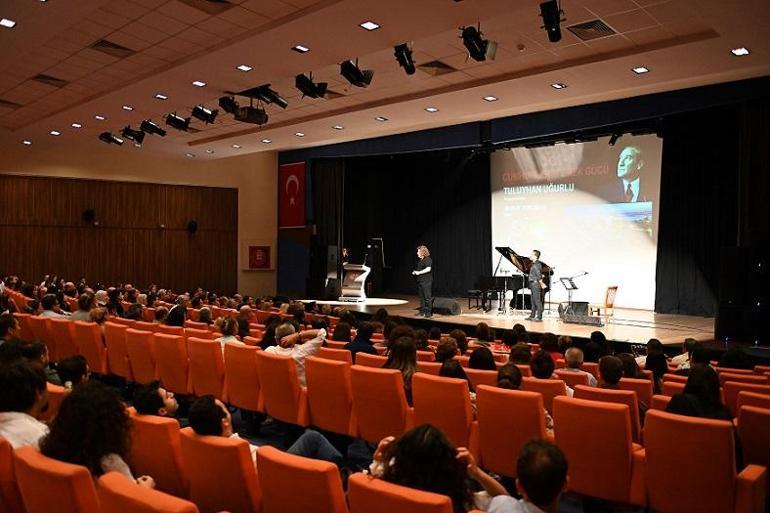 Erdemir, Cumhuriyetin 100’üncü yılını Tuluyhan Uğurlu konseri ile kutladı