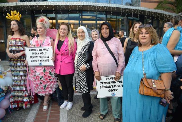 Kanser hastası kadınlar, kızlarıyla kanserojen maddelerden tasarlanan kıyafetlerle podyuma çıktı