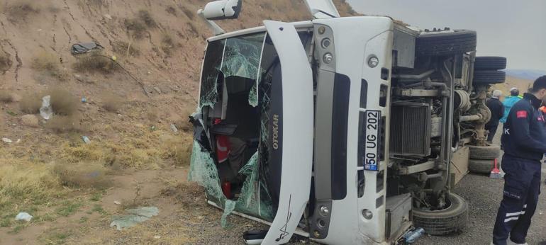 Kayseride yolcu midibüsü devrildi: 14 yaralı