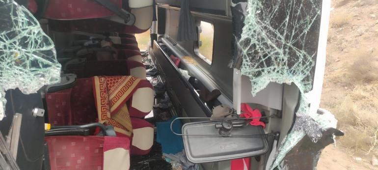 Kayseride yolcu midibüsü devrildi: 14 yaralı