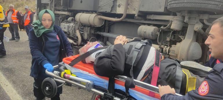 Kayseride yolcu midibüsü devrildi: 14 yaralı
