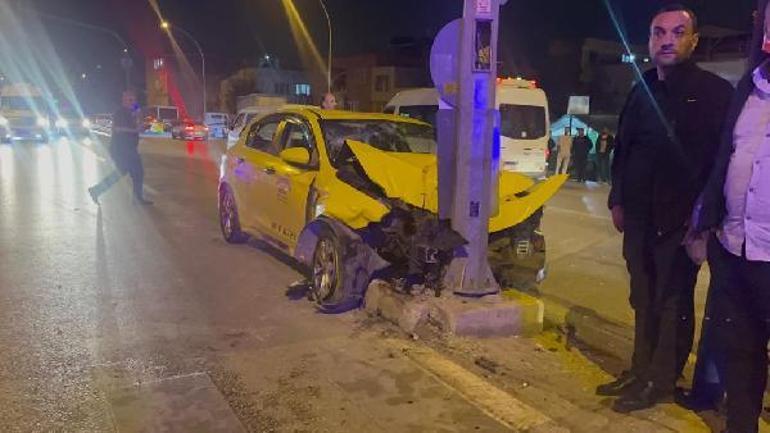 Bursada taksi ile motosiklet çarpıştı: 6 yaralı