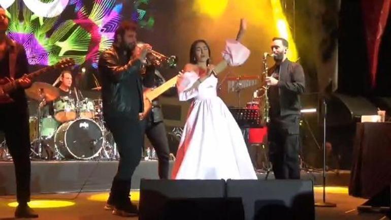 Silivrinin kurtuluş yıl dönümünde şarkıcı Melek Mosso sahne aldı