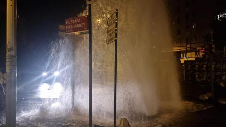 Kadıköy’de su borusu patladı; sokaklara 5 saat boyunca akan su kesildi