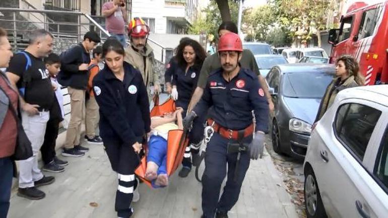 Avcılar’da evinde düşen yaşlı adamı itfaiye ekipleri kurtardı