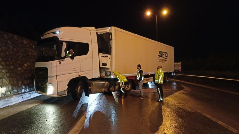 TEMde 18 araç zincirleme kazaya karıştı; 4 yaralı