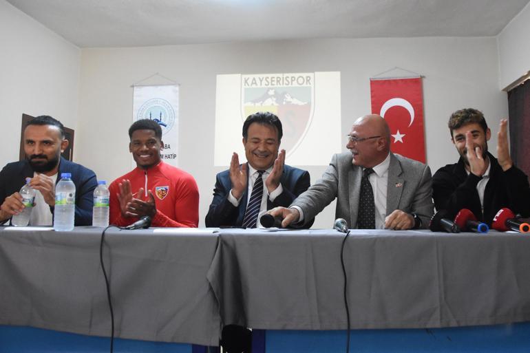 Kayserisporlu futbolcular Jeanvier ve Kartal Kayra öğrencilerle buluştu