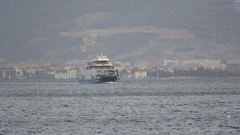 Gökçeada ve Bozcaada feribot seferlerine fırtına engeli