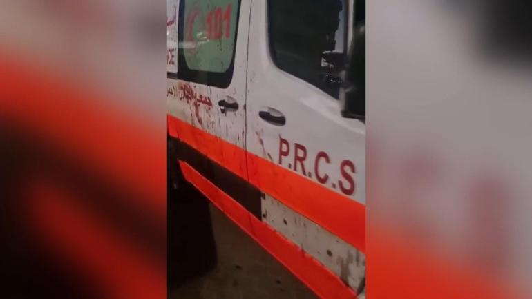 Saldırıya uğrayan ambulanslar, Refah Kapısı’na hasta taşıyordu