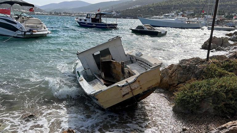 Bodrumda demirli bulunan 2 tekne, fırtına nedeniyle parçalandı