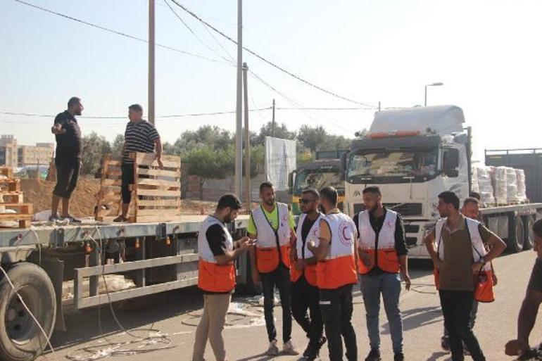 Filistin Kızılayı, insani yardım yüklü 30 kamyonu daha teslim aldı