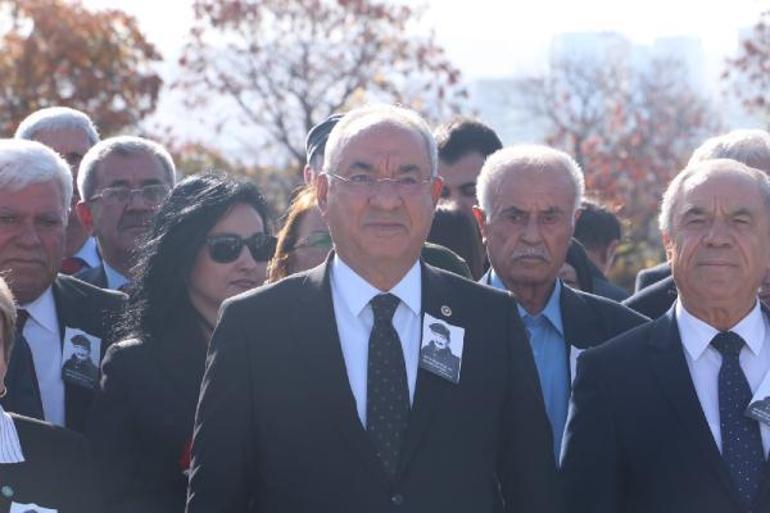 Bülent Ecevit, 17nci ölüm yıl dönümünde mezarı başında anıldı
