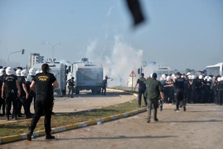 İncirlik Hava Üssüne girmeye çalışan protestoculara polis müdahalesi