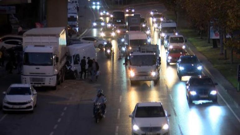 Şişlide kapalı kasa minibüs park halindeki kamyona çarptı