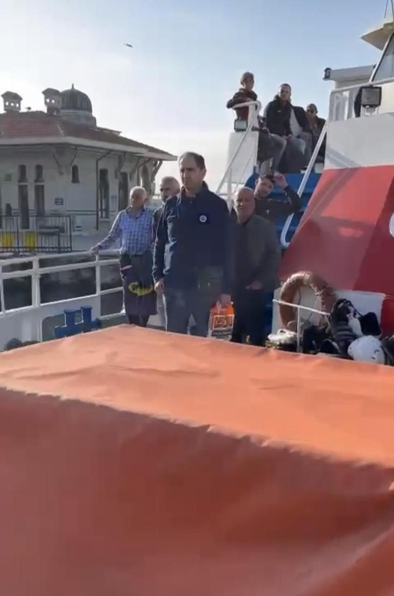 Adalarda yolcu teknesinin dümeni kilitlendi