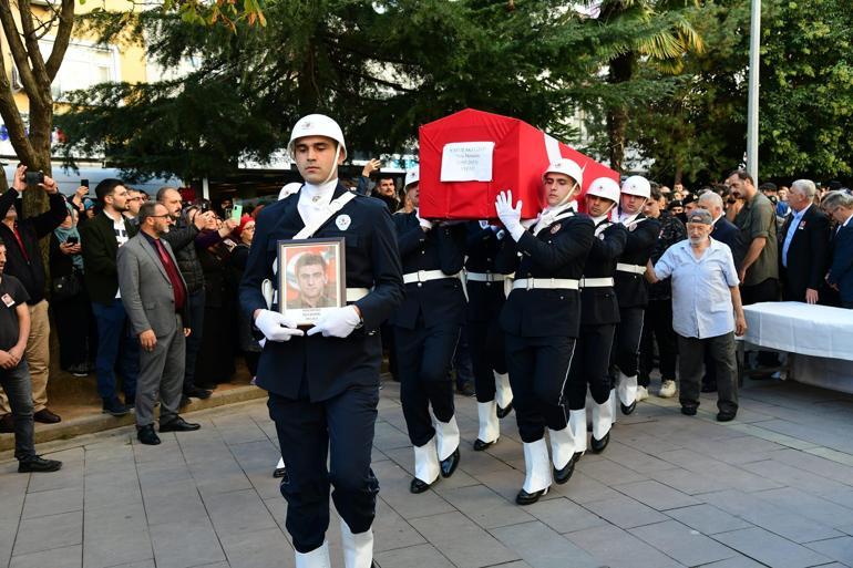 Hakkaride kazada ölen polis memuru, memleketi Trabzon’da toprağa verildi