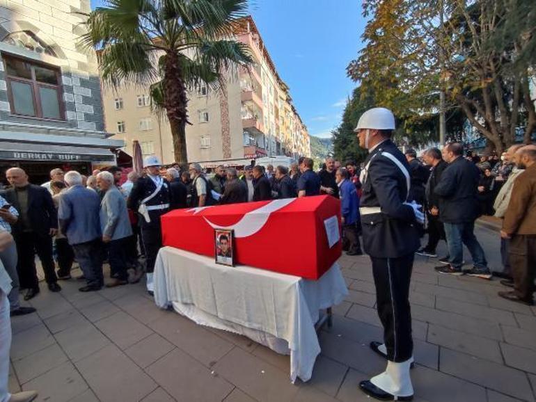Hakkaride kazada ölen polis memuru, memleketi Trabzon’da toprağa verildi