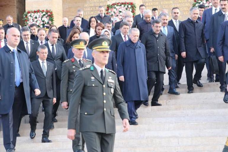 Atatürk, Anıtkabirde resmi törenle anıldı