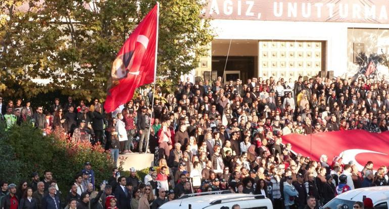 Beşiktaşta Atatürke Saygı Yürüyüşü yapıldı