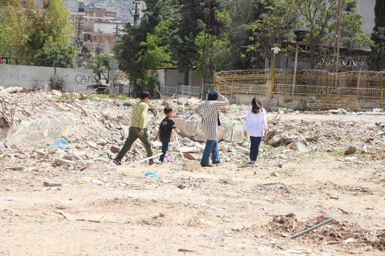 370 kişinin öldüğü binanın müteahhidini depremzede kadınlar yakaladı