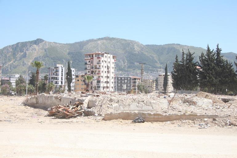 370 kişinin öldüğü binanın müteahhidini depremzede kadınlar yakaladı