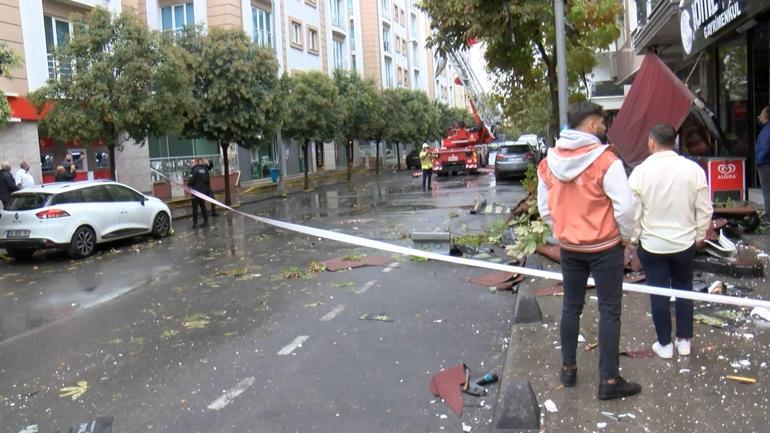 Küçükçekmecede kaldırımda yürürken çatıdan kopan parça başına düştü