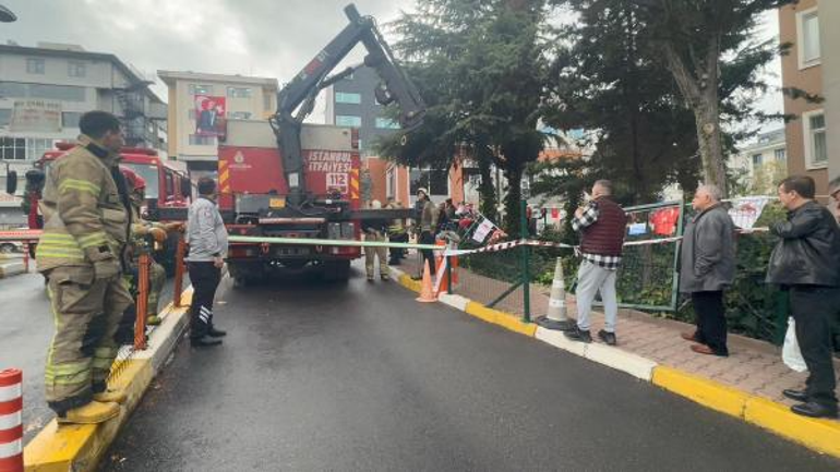 Üsküdarda otomobil binanın bahçesine düştü