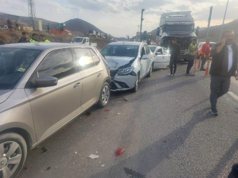 Amasyada 5 aracın karıştığı zincirleme kazada 5 sürücü yaralandı