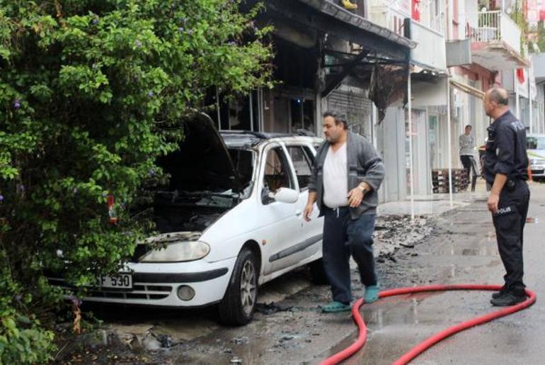 Atıl restoran ile önüne park edilen otomobil yandı