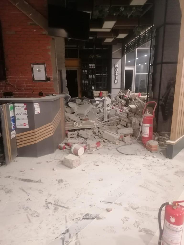 Erzurumda alışveriş merkezindeki kafeteryada patlama: 2 yaralı