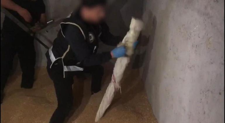 Buğdayların arasından tabanca, tüfek ve uyuşturucu çıktı