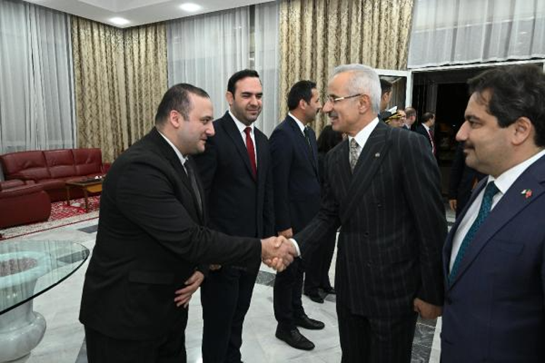 Bakan Uraloğlu, Cezayir’de