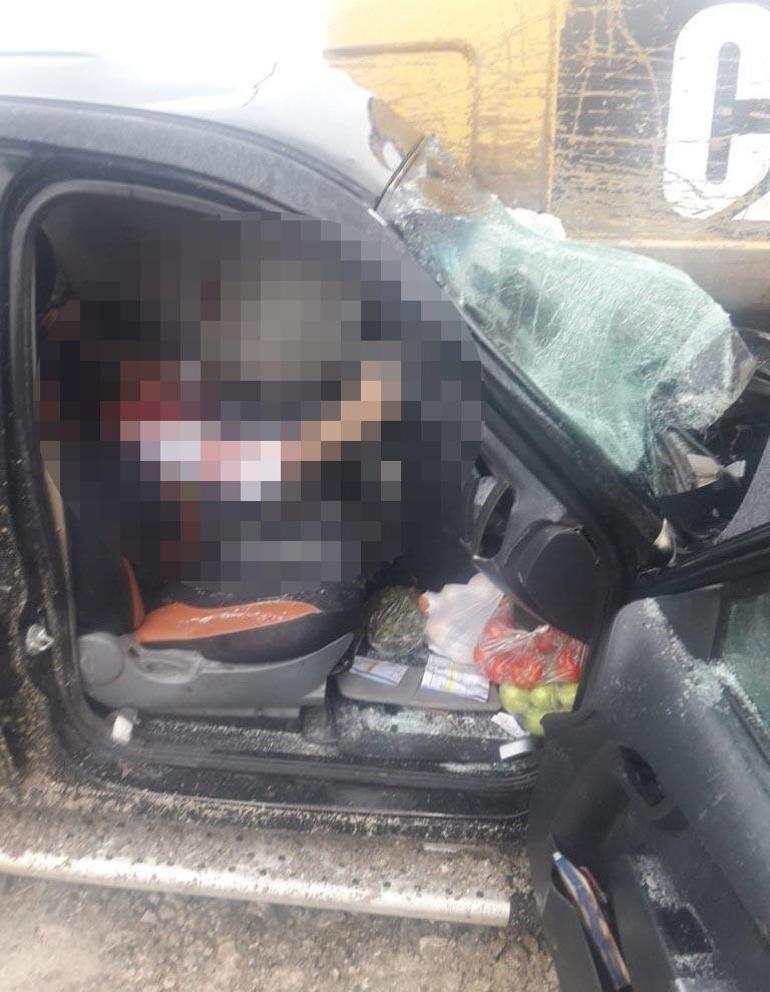 Eskişehirde ekskavatöre çarpan kamyonetteki baba-kız öldü