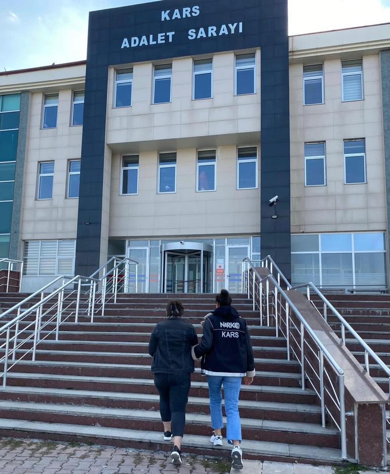 İran uyruklu yolcunun makatından uyuşturucu çıktı