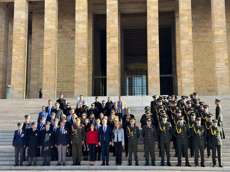 KKTCnin Ankara Büyükelçisi Korukoğlu, Anıtkabiri ziyaret etti