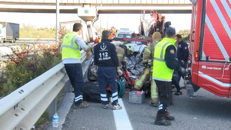 Kuzey Marmara Otoyolunda TIR otomobile çarptı: 1 ölü, 4 yaralı