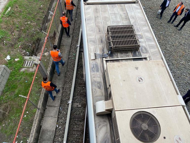 İzmirde metro raydan çıktı