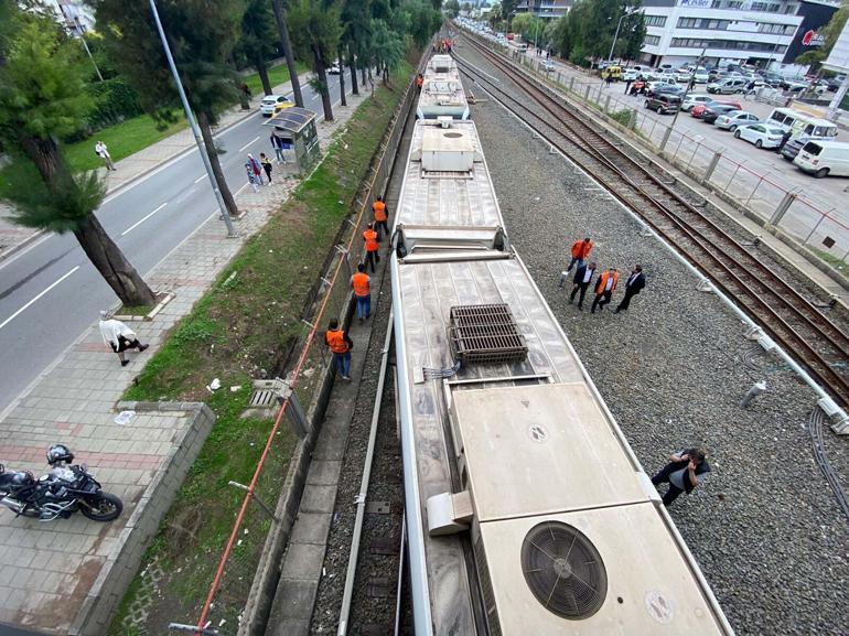 İzmirde metro raydan çıktı