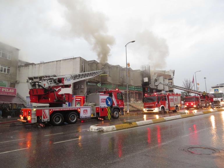 Sultanbeylide işyerinin deposunda yangın