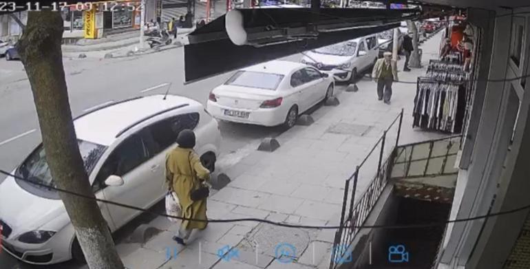 Sultangazide yolun karşısına geçmek isterken otomobil çarptı